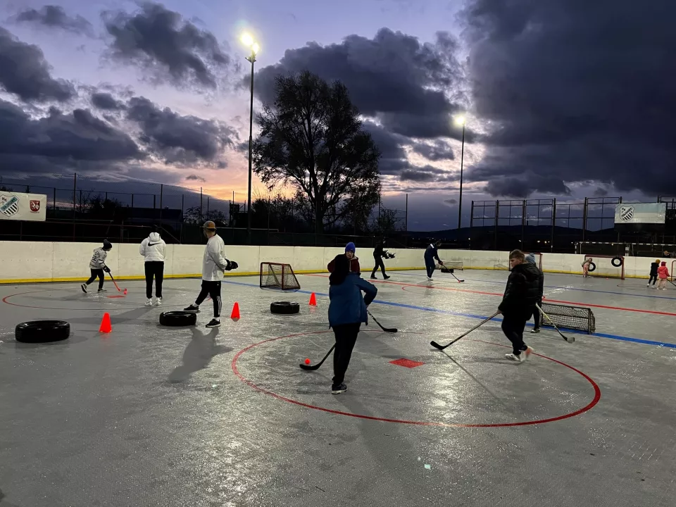 Vo Vajnoroch otvorili hokejbalové ihrisko