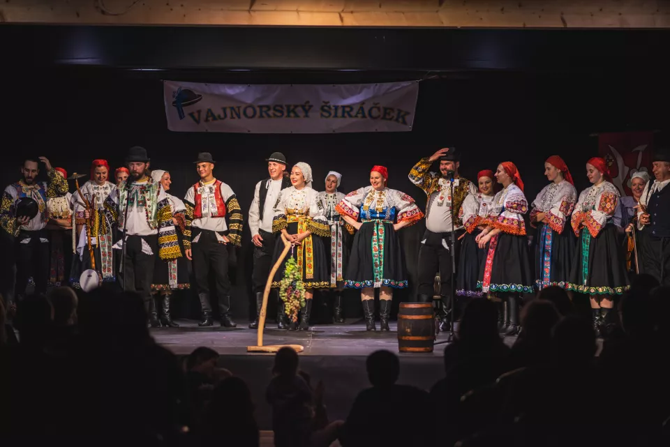 Vajnorský širáček oslávi 10. ročník – folklór, tradície a divadlo zaplnia Dom kultúry vo Vajnoroch